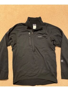 Black Patagonia R1 fleece zip up